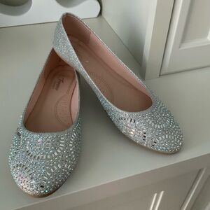 FOREVER COMFORT Silver Bejeweled Rhinestone Almond Toe Flats Women's SZ 10 NEW